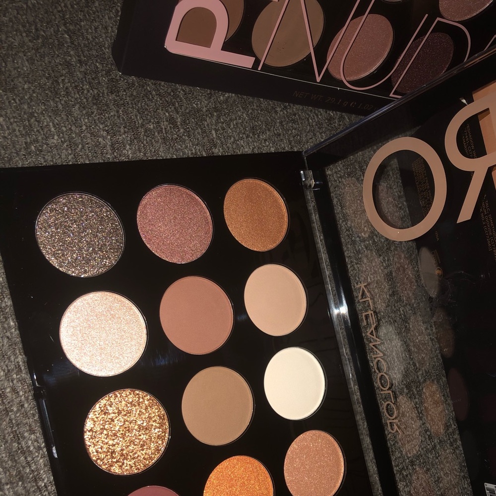 Eyeshadow palette